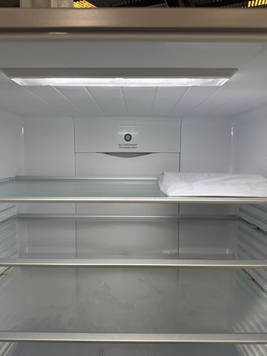 Factory second Fisher & Paykel 494 L Bottom Mount Refrigerator – Stainless Steel (RF522BLPX6)